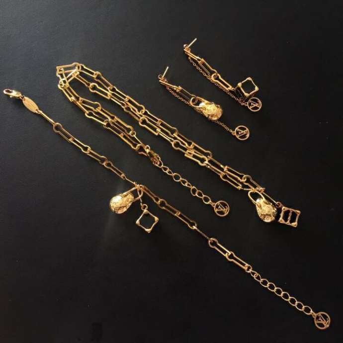 Picture of LV Sets _SKULVsuits101810713033